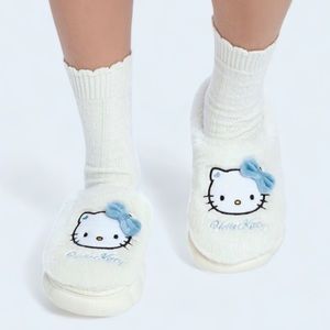 Hello Kitty x Forever 21 Cloud slippers Size Large